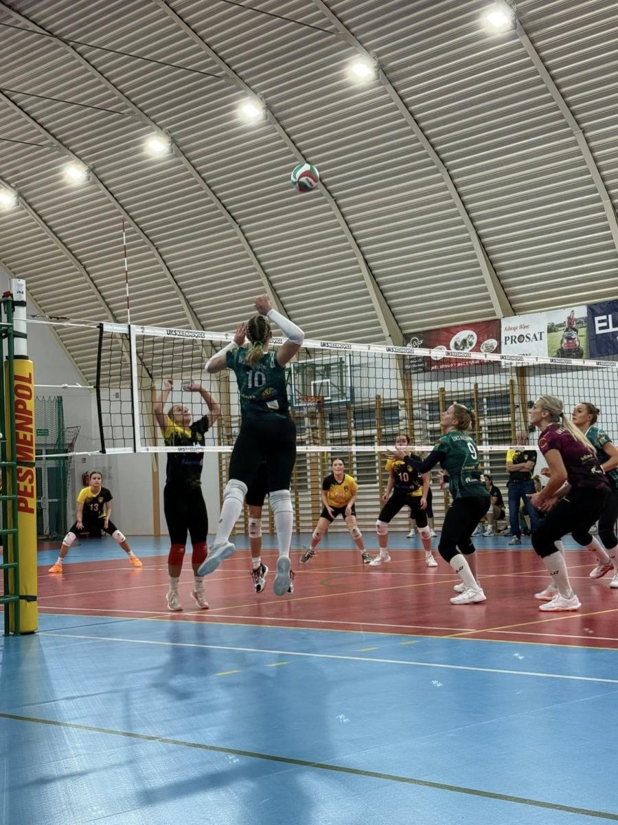 Zdjęcie w galerii na portalu naszraciborz.pl: Siatkówka: Komplety punktów dla Krzanowic i Raciborza wiadomości z regionu