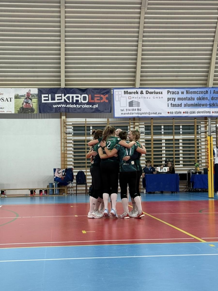 Zdjęcie w galerii na portalu naszraciborz.pl: Siatkówka: Komplety punktów dla Krzanowic i Raciborza wiadomości z regionu