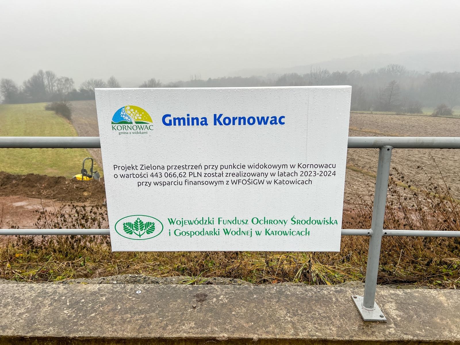 Zdjęcie w galerii na portalu naszraciborz.pl: Urząd zabezpieczył skarpę pod wieżą w Pogrzebieniu. Na problem od miesięcy zwracał uwagę mieszkaniec wiadomości z regionu