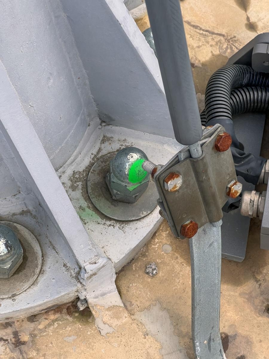 Zdjęcie w galerii na portalu naszraciborz.pl: Urząd zabezpieczył skarpę pod wieżą w Pogrzebieniu. Na problem od miesięcy zwracał uwagę mieszkaniec wiadomości z regionu