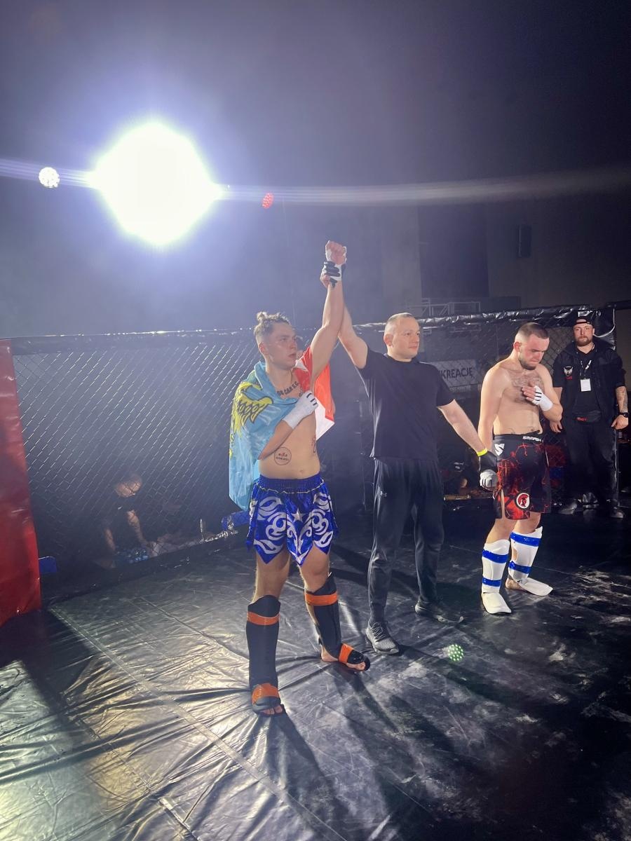 Zdjęcie w galerii na portalu naszraciborz.pl: Bartosz Skibiński z Bartula Fight Club Racibórz zwycięża przez TKO w pierwszej rundzie wiadomości z regionu