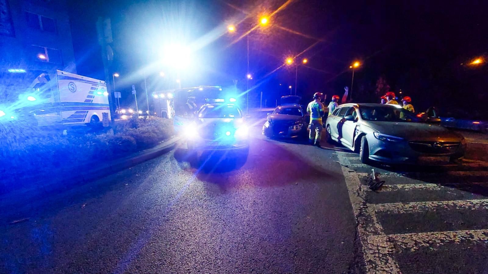 Zdjęcie w galerii na portalu naszraciborz.pl: Kolizja na skrzyżowaniu Reymonta i Odrzańskiej w Raciborzu. Poszkodowana 55-letnia kobieta wiadomości z regionu