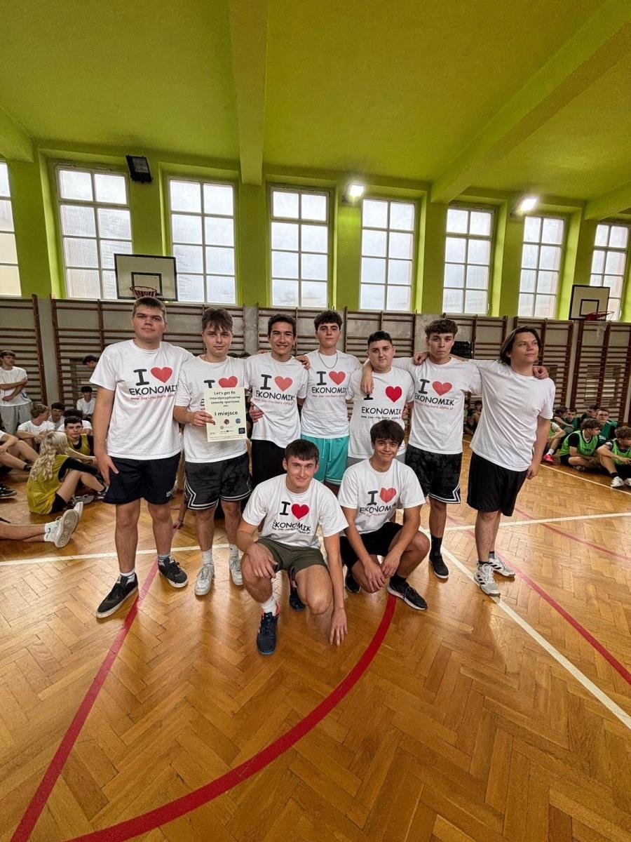 Zdjęcie w galerii na portalu naszraciborz.pl: Sport bez granic – polsko-czeskie zmagania młodzieży w raciborskim Ekonomiku wiadomości z regionu