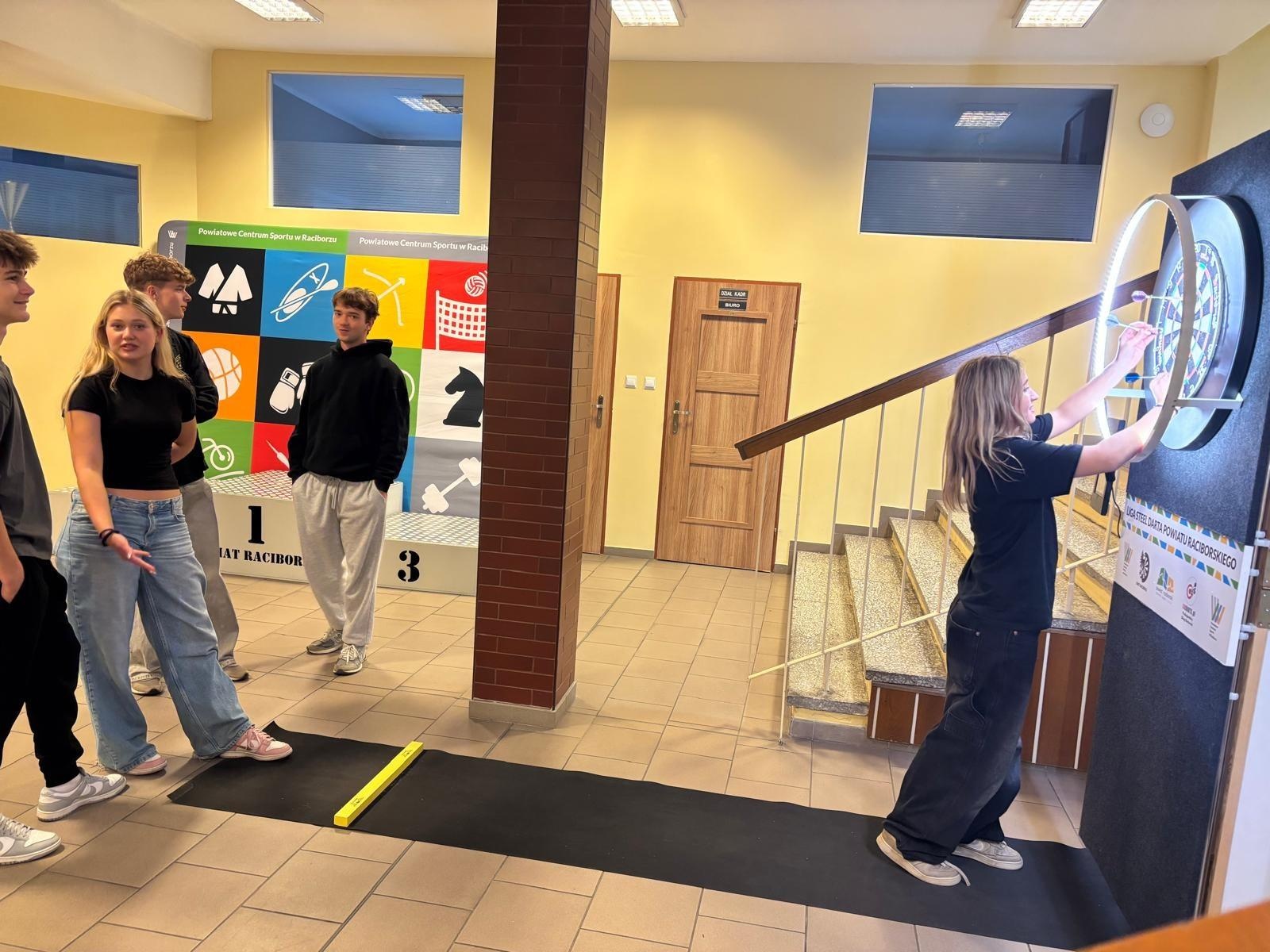 Zdjęcie w galerii na portalu naszraciborz.pl: Sport bez granic – polsko-czeskie zmagania młodzieży w raciborskim Ekonomiku wiadomości z regionu