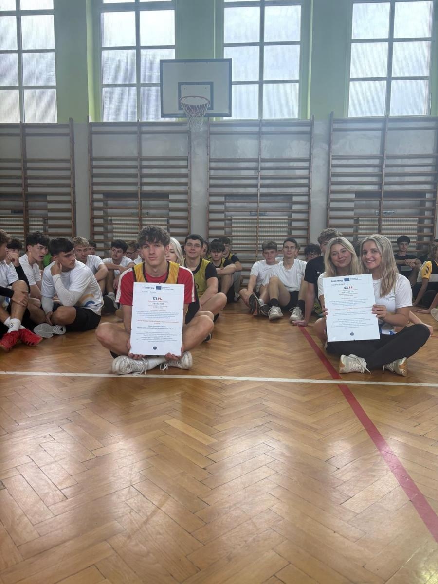 Zdjęcie w galerii na portalu naszraciborz.pl: Sport bez granic – polsko-czeskie zmagania młodzieży w raciborskim Ekonomiku wiadomości z regionu