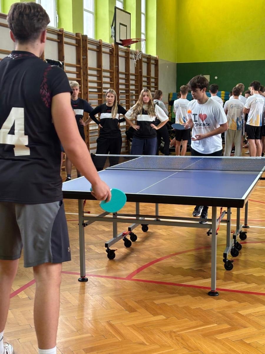 Zdjęcie w galerii na portalu naszraciborz.pl: Sport bez granic – polsko-czeskie zmagania młodzieży w raciborskim Ekonomiku wiadomości z regionu