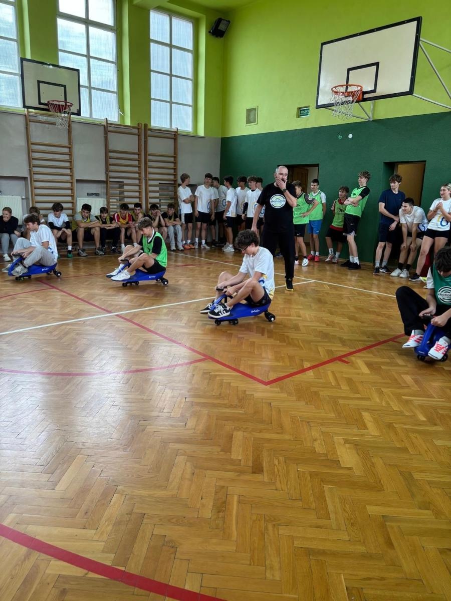 Zdjęcie w galerii na portalu naszraciborz.pl: Sport bez granic – polsko-czeskie zmagania młodzieży w raciborskim Ekonomiku wiadomości z regionu