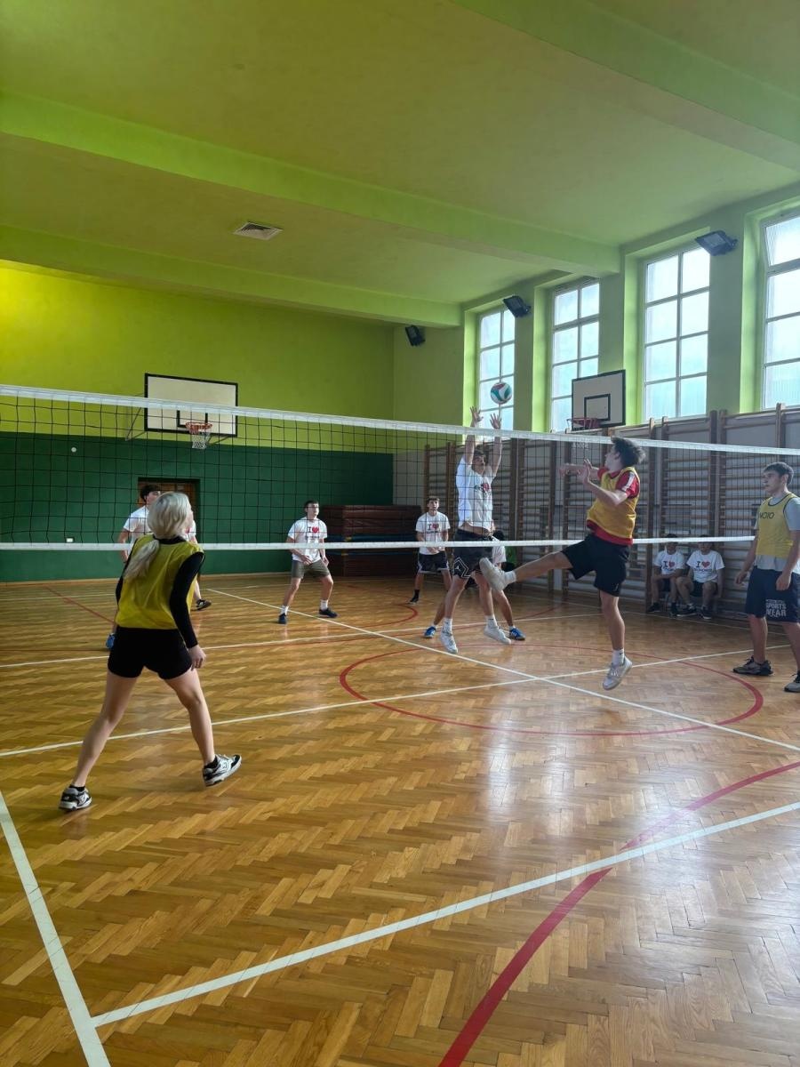 Zdjęcie w galerii na portalu naszraciborz.pl: Sport bez granic – polsko-czeskie zmagania młodzieży w raciborskim Ekonomiku wiadomości z regionu