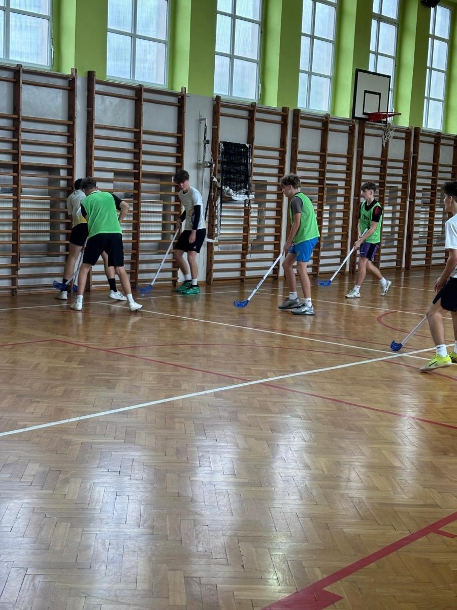 Zdjęcie w galerii na portalu naszraciborz.pl: Sport bez granic – polsko-czeskie zmagania młodzieży w raciborskim Ekonomiku wiadomości z regionu