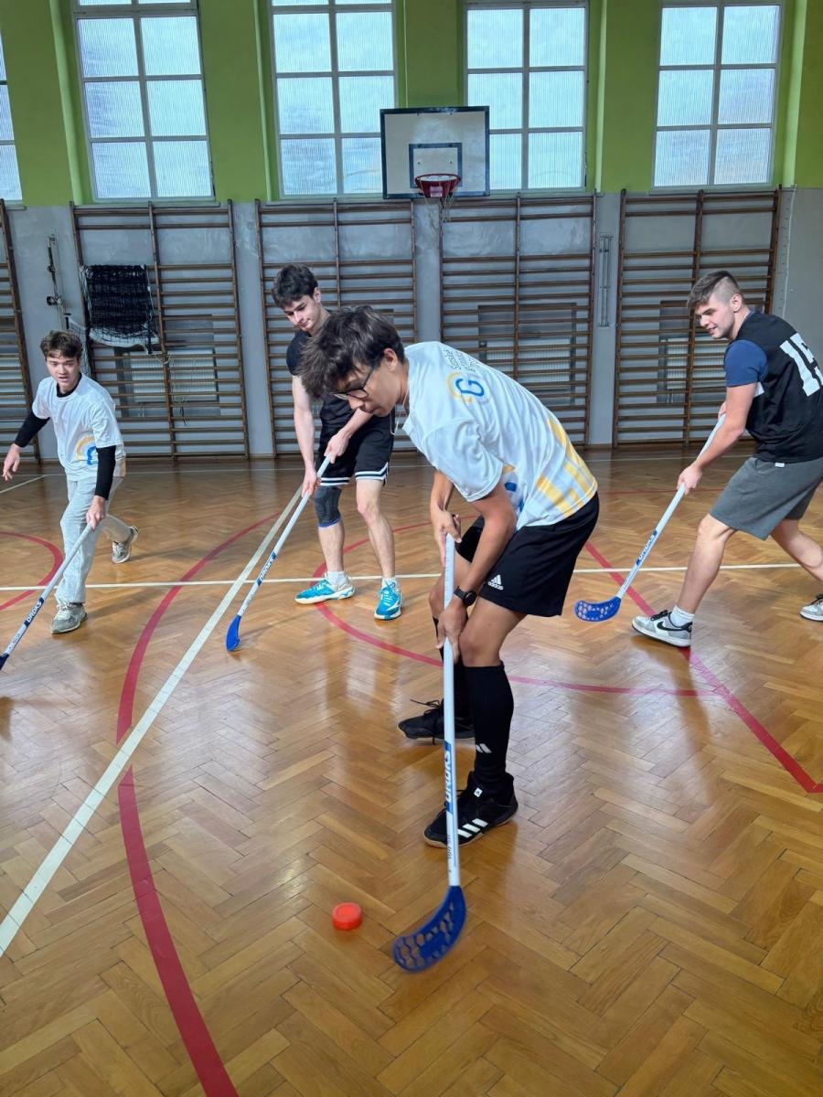 Zdjęcie w galerii na portalu naszraciborz.pl: Sport bez granic – polsko-czeskie zmagania młodzieży w raciborskim Ekonomiku wiadomości z regionu