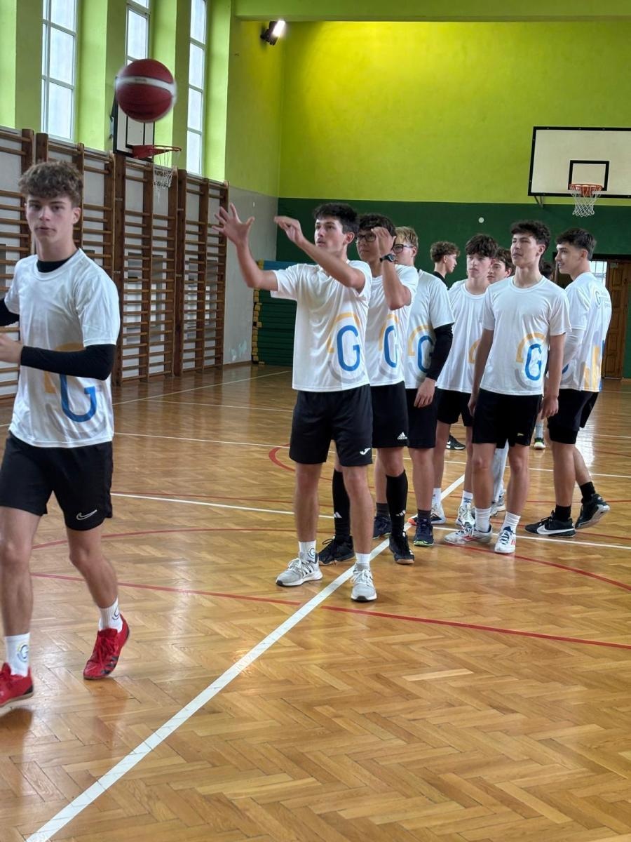 Zdjęcie w galerii na portalu naszraciborz.pl: Sport bez granic – polsko-czeskie zmagania młodzieży w raciborskim Ekonomiku wiadomości z regionu