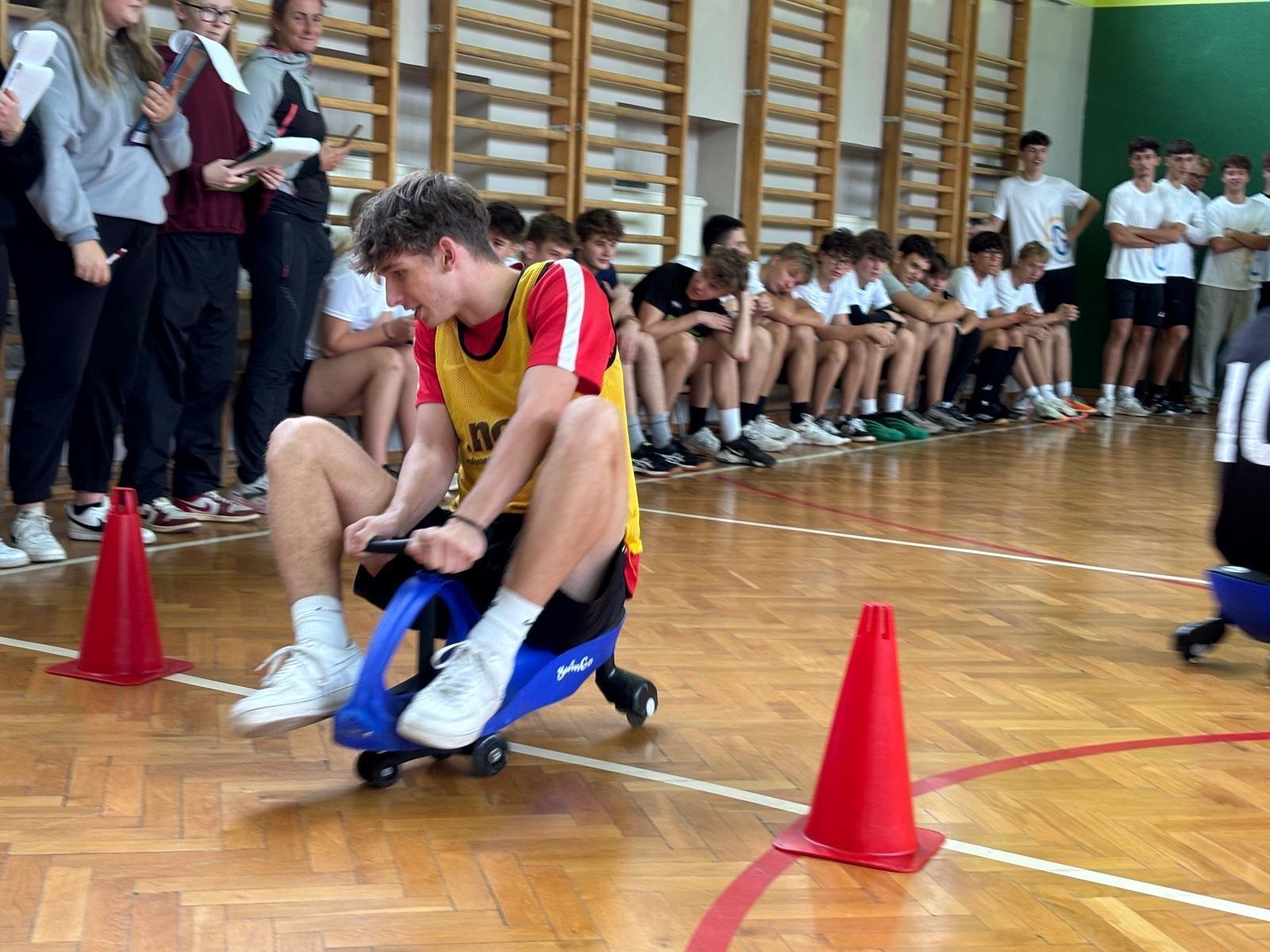 Zdjęcie w galerii na portalu naszraciborz.pl: Sport bez granic – polsko-czeskie zmagania młodzieży w raciborskim Ekonomiku wiadomości z regionu