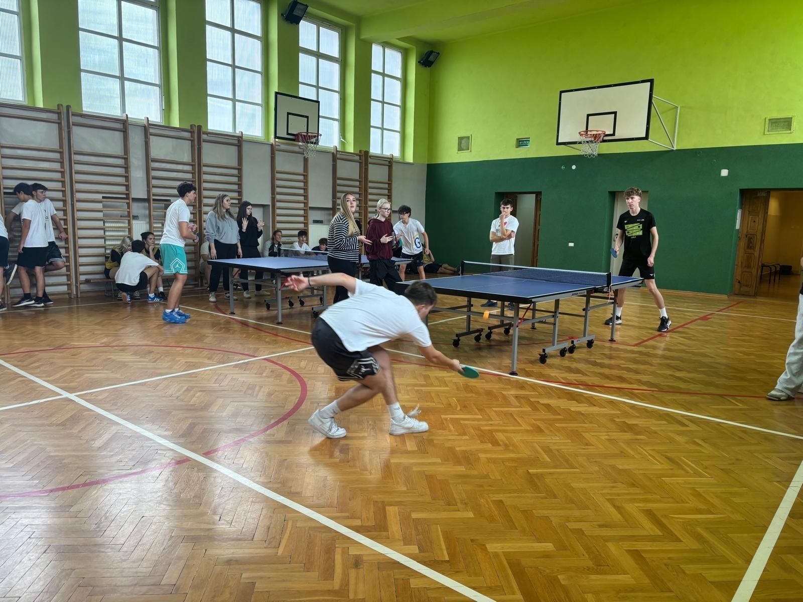 Zdjęcie w galerii na portalu naszraciborz.pl: Sport bez granic – polsko-czeskie zmagania młodzieży w raciborskim Ekonomiku wiadomości z regionu