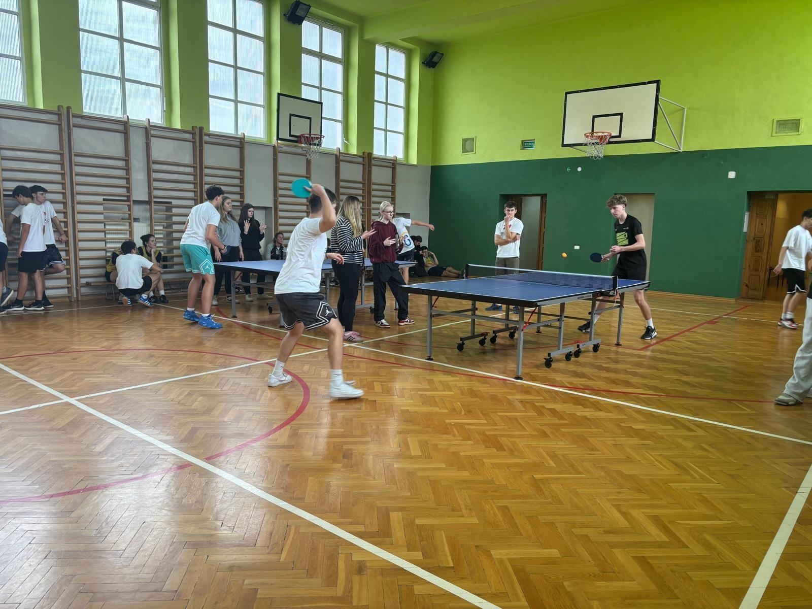 Zdjęcie w galerii na portalu naszraciborz.pl: Sport bez granic – polsko-czeskie zmagania młodzieży w raciborskim Ekonomiku wiadomości z regionu