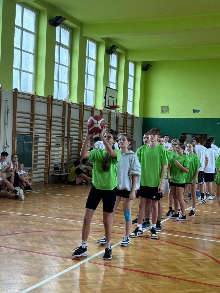 Zdjęcie w galerii na portalu naszraciborz.pl: Sport bez granic – polsko-czeskie zmagania młodzieży w raciborskim Ekonomiku wiadomości z regionu