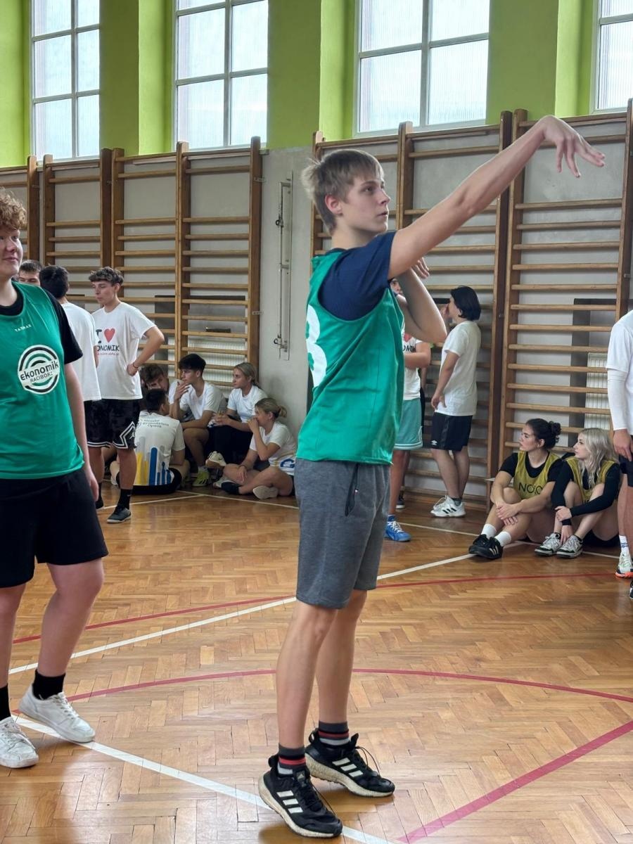 Zdjęcie w galerii na portalu naszraciborz.pl: Sport bez granic – polsko-czeskie zmagania młodzieży w raciborskim Ekonomiku wiadomości z regionu