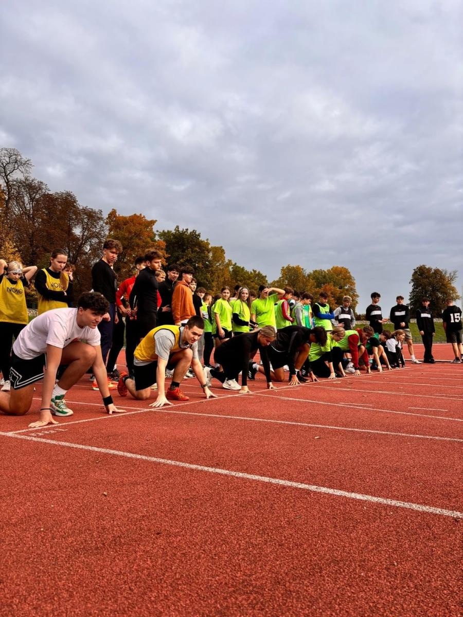 Zdjęcie w galerii na portalu naszraciborz.pl: Sport bez granic – polsko-czeskie zmagania młodzieży w raciborskim Ekonomiku wiadomości z regionu