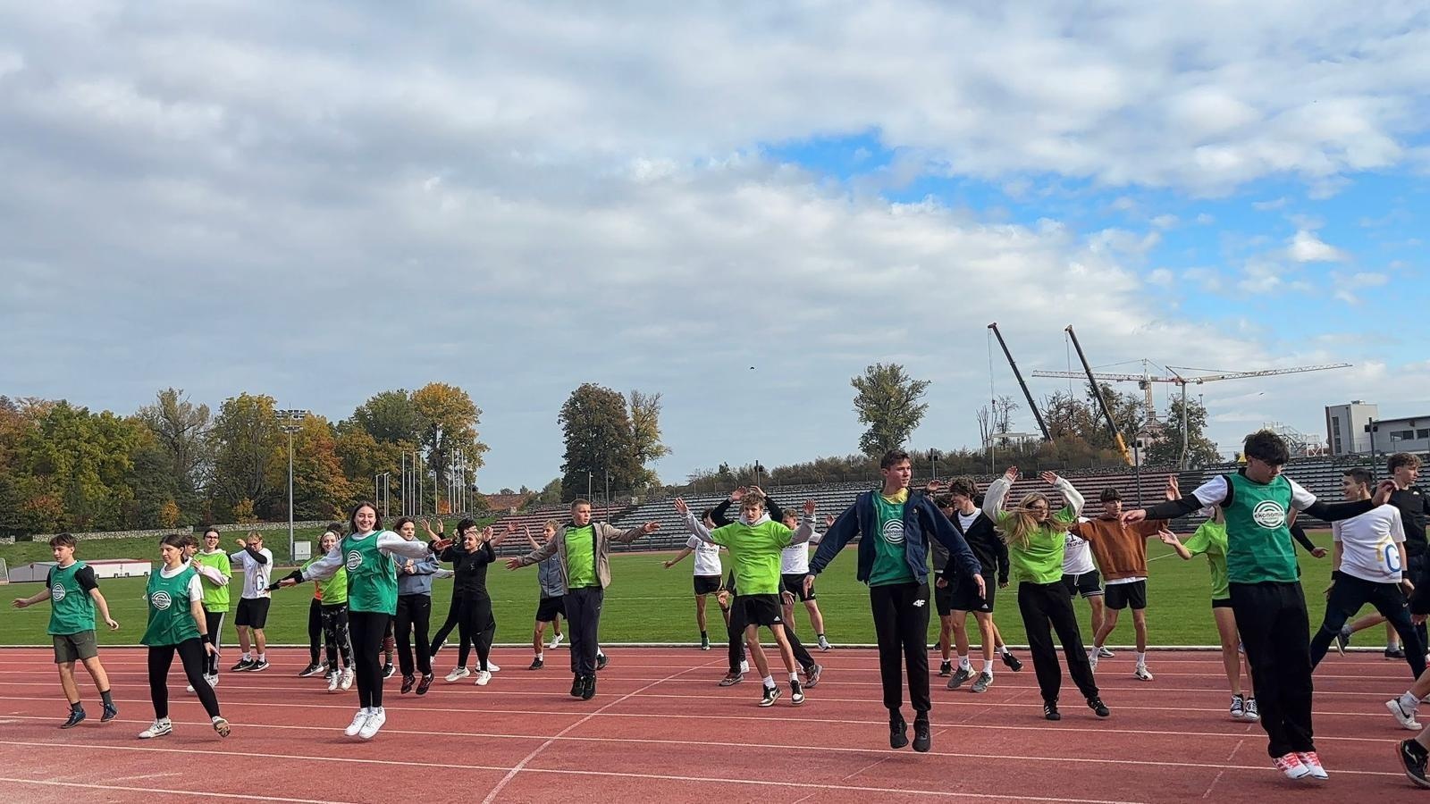 Zdjęcie w galerii na portalu naszraciborz.pl: Sport bez granic – polsko-czeskie zmagania młodzieży w raciborskim Ekonomiku wiadomości z regionu