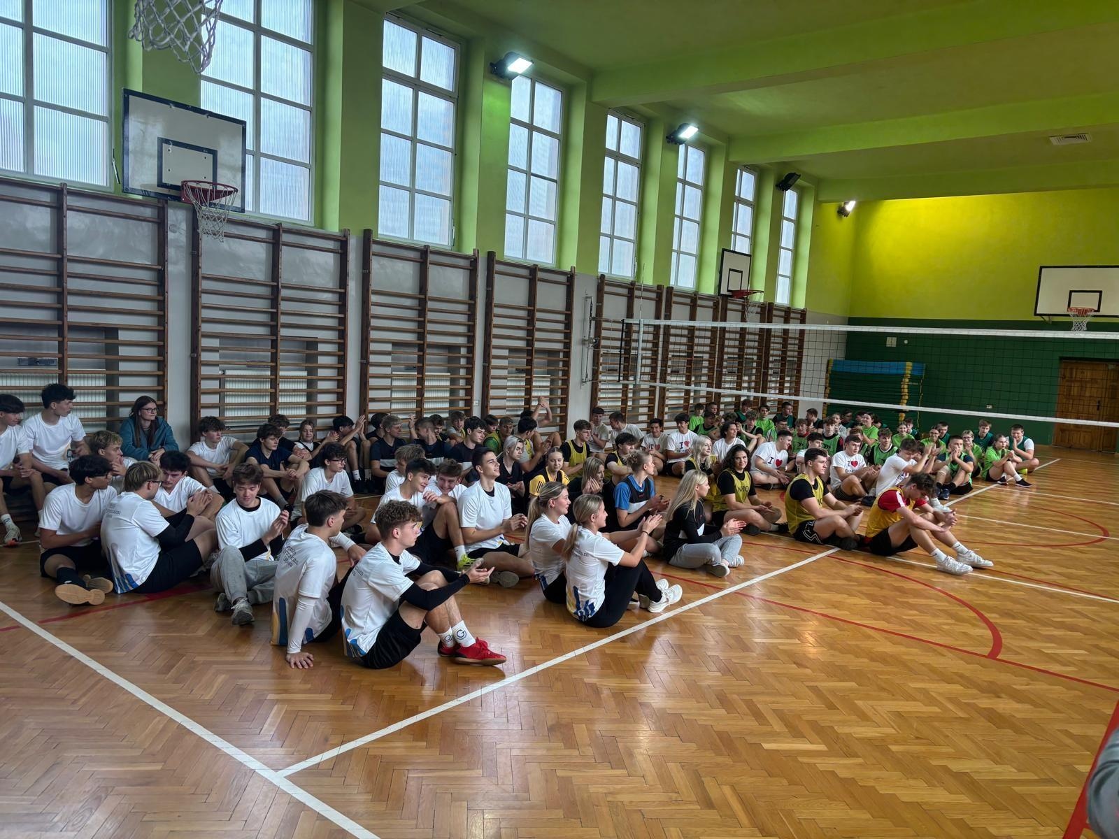 Zdjęcie w galerii na portalu naszraciborz.pl: Sport bez granic – polsko-czeskie zmagania młodzieży w raciborskim Ekonomiku wiadomości z regionu