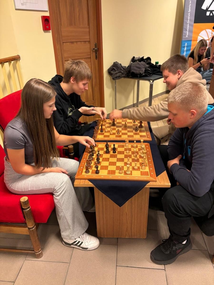 Zdjęcie w galerii na portalu naszraciborz.pl: Sport bez granic – polsko-czeskie zmagania młodzieży w raciborskim Ekonomiku wiadomości z regionu