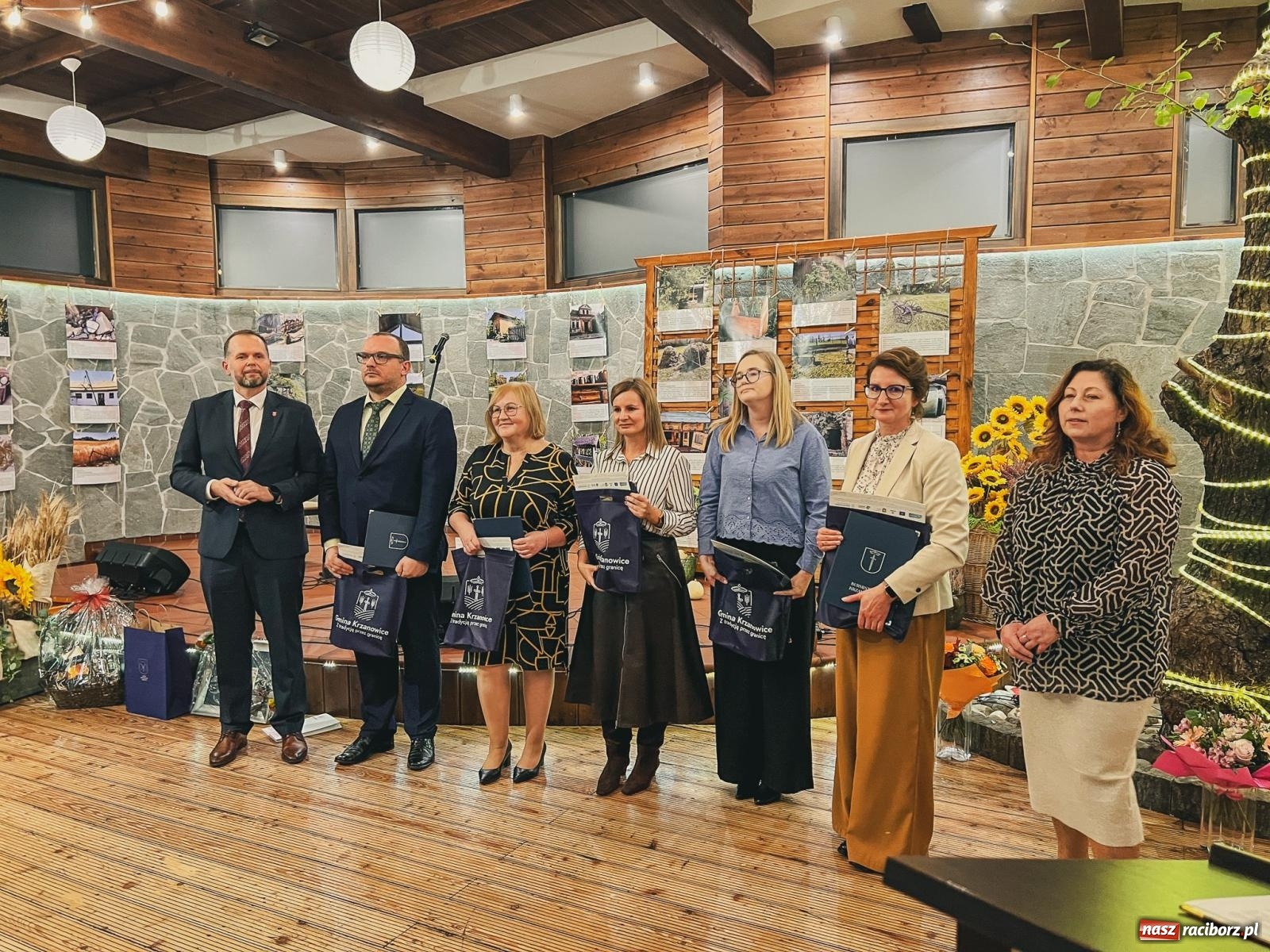 Zdjęcie w galerii na portalu naszraciborz.pl: Skarby przeszłości. Uroczysta gala podsumowująca 760-lecie nadania Krzanowicom praw miejskich wiadomości z regionu