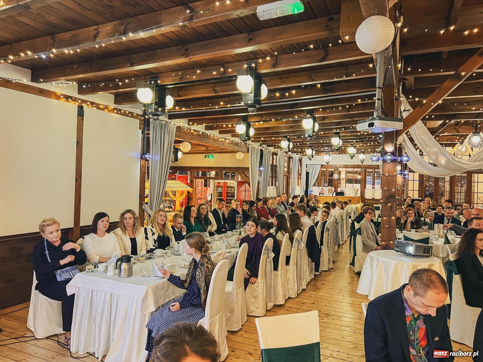 Zdjęcie w galerii na portalu naszraciborz.pl: Skarby przeszłości. Uroczysta gala podsumowująca 760-lecie nadania Krzanowicom praw miejskich wiadomości z regionu