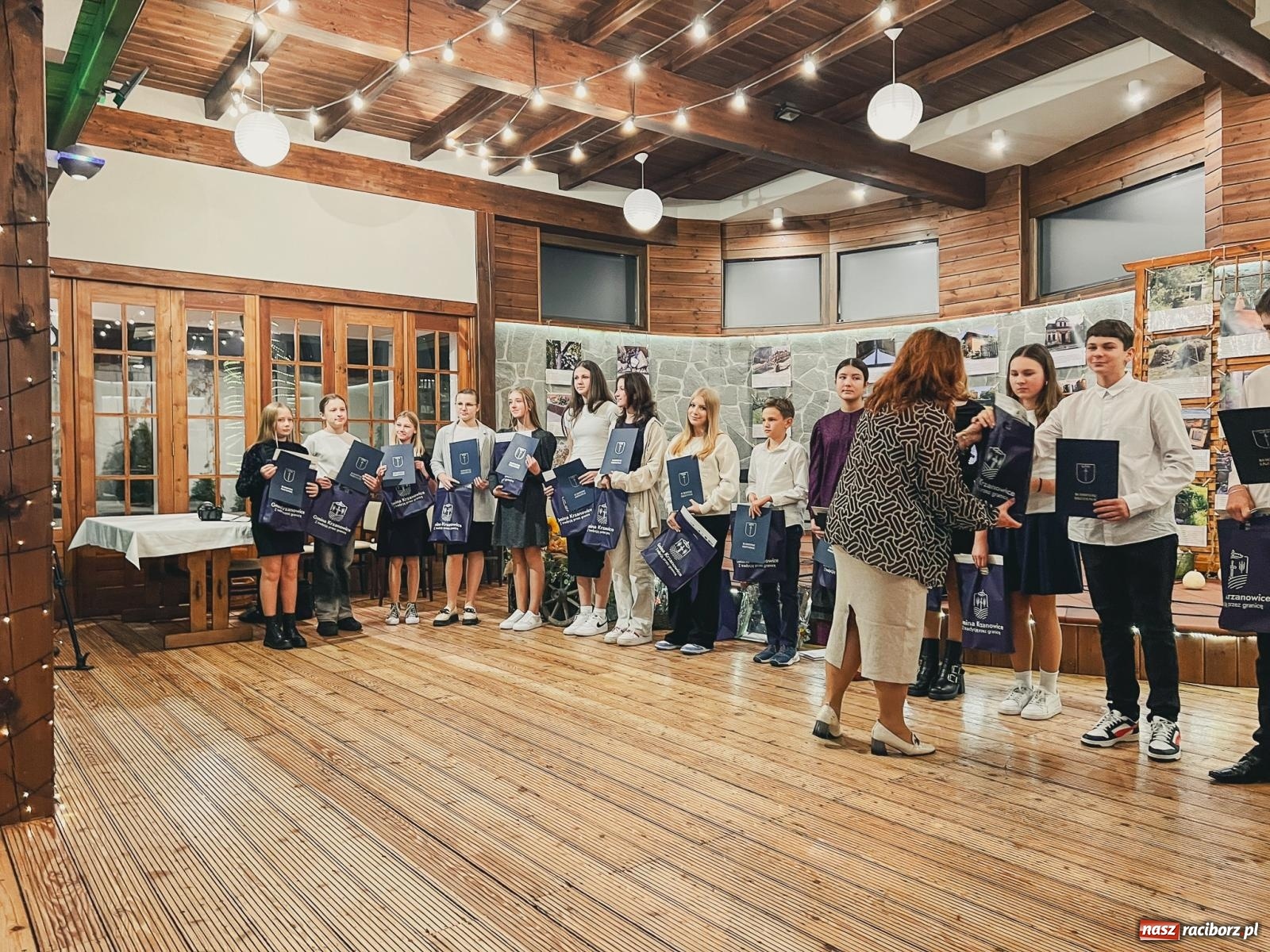 Zdjęcie w galerii na portalu naszraciborz.pl: Skarby przeszłości. Uroczysta gala podsumowująca 760-lecie nadania Krzanowicom praw miejskich wiadomości z regionu