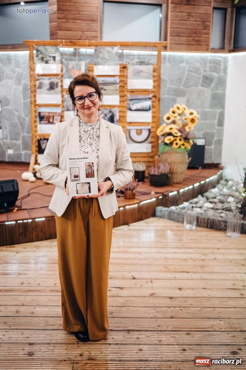 Zdjęcie w galerii na portalu naszraciborz.pl: Skarby przeszłości. Uroczysta gala podsumowująca 760-lecie nadania Krzanowicom praw miejskich wiadomości z regionu