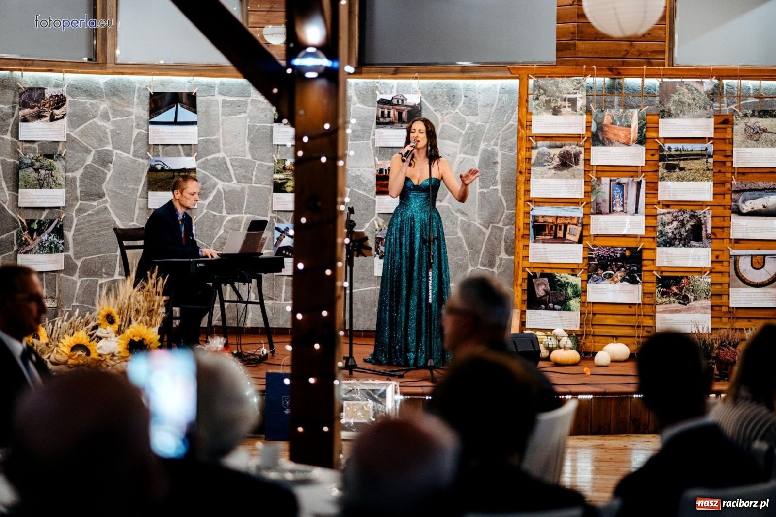 Zdjęcie w galerii na portalu naszraciborz.pl: Skarby przeszłości. Uroczysta gala podsumowująca 760-lecie nadania Krzanowicom praw miejskich wiadomości z regionu