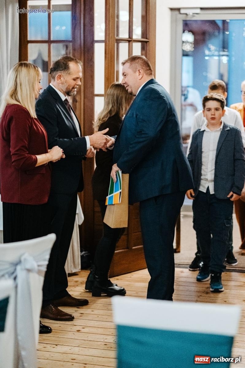 Zdjęcie w galerii na portalu naszraciborz.pl: Skarby przeszłości. Uroczysta gala podsumowująca 760-lecie nadania Krzanowicom praw miejskich wiadomości z regionu