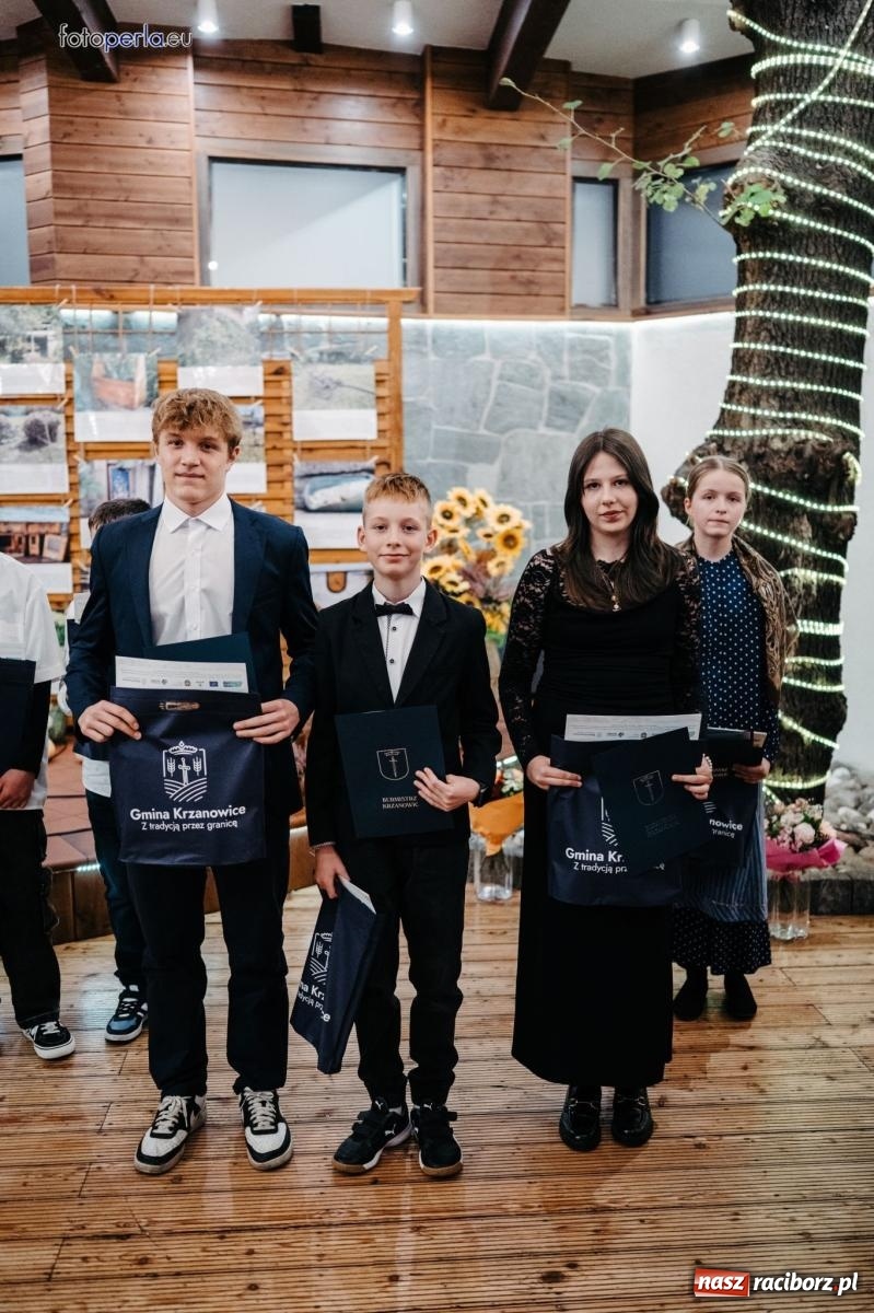 Zdjęcie w galerii na portalu naszraciborz.pl: Skarby przeszłości. Uroczysta gala podsumowująca 760-lecie nadania Krzanowicom praw miejskich wiadomości z regionu