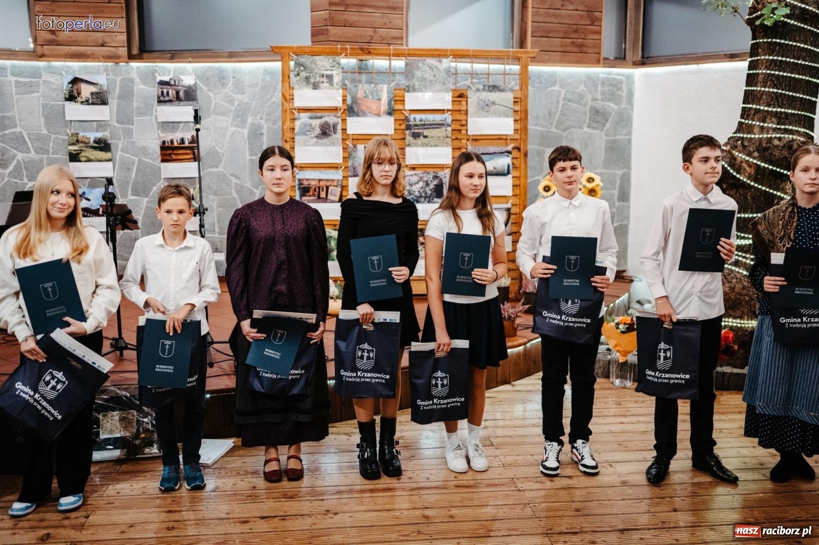 Zdjęcie w galerii na portalu naszraciborz.pl: Skarby przeszłości. Uroczysta gala podsumowująca 760-lecie nadania Krzanowicom praw miejskich wiadomości z regionu