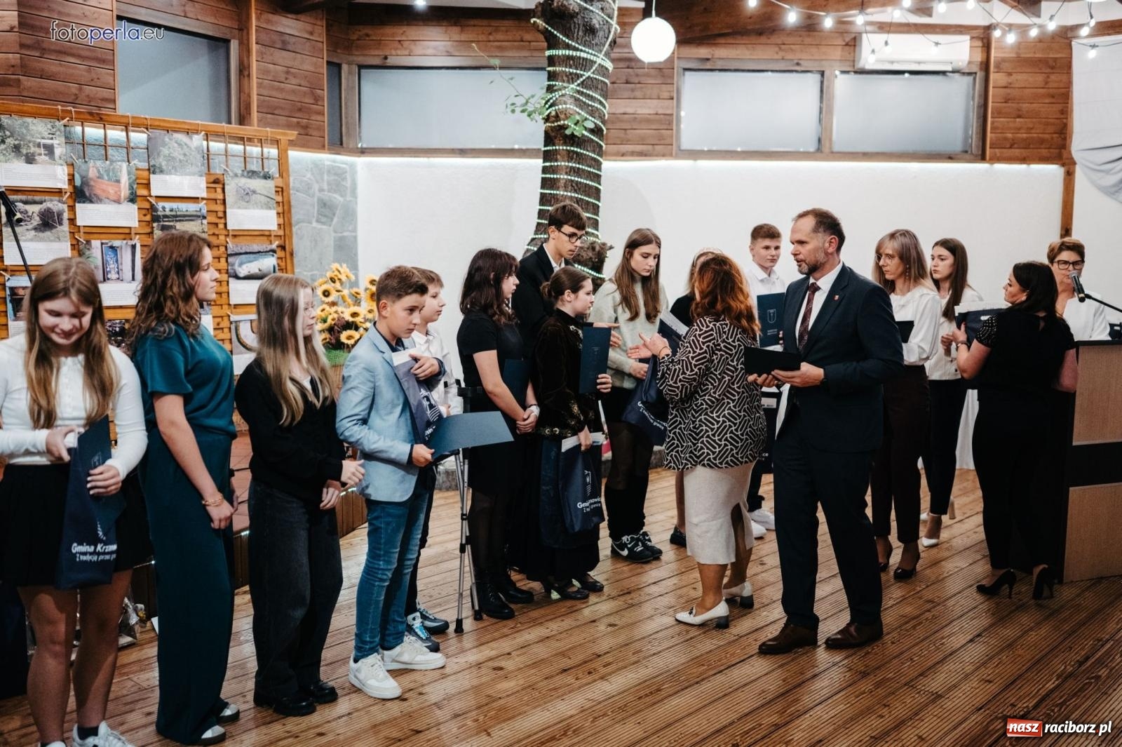 Zdjęcie w galerii na portalu naszraciborz.pl: Skarby przeszłości. Uroczysta gala podsumowująca 760-lecie nadania Krzanowicom praw miejskich wiadomości z regionu