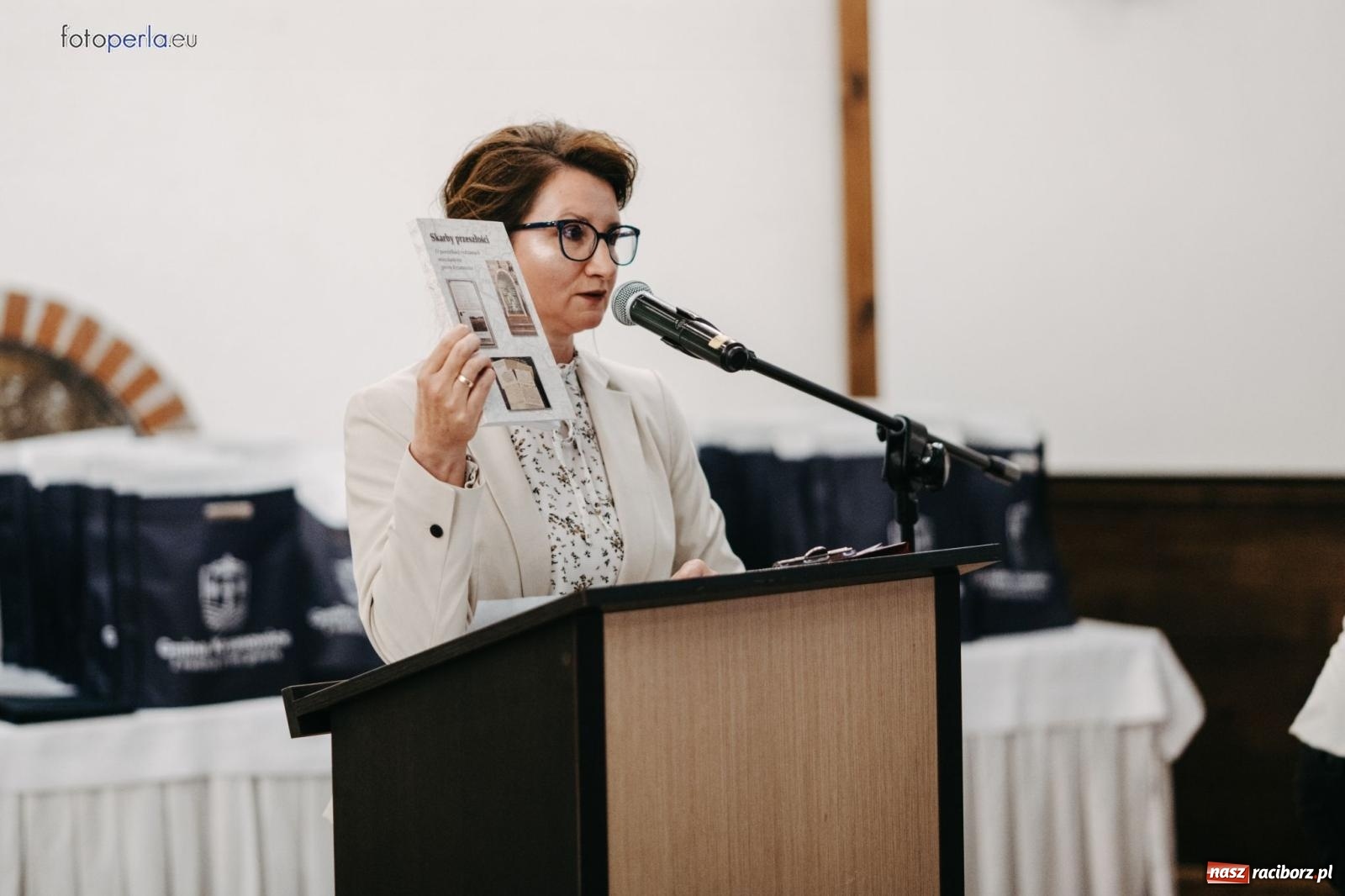 Zdjęcie w galerii na portalu naszraciborz.pl: Skarby przeszłości. Uroczysta gala podsumowująca 760-lecie nadania Krzanowicom praw miejskich wiadomości z regionu