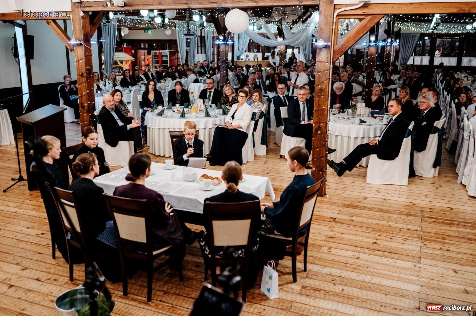 Zdjęcie w galerii na portalu naszraciborz.pl: Skarby przeszłości. Uroczysta gala podsumowująca 760-lecie nadania Krzanowicom praw miejskich wiadomości z regionu