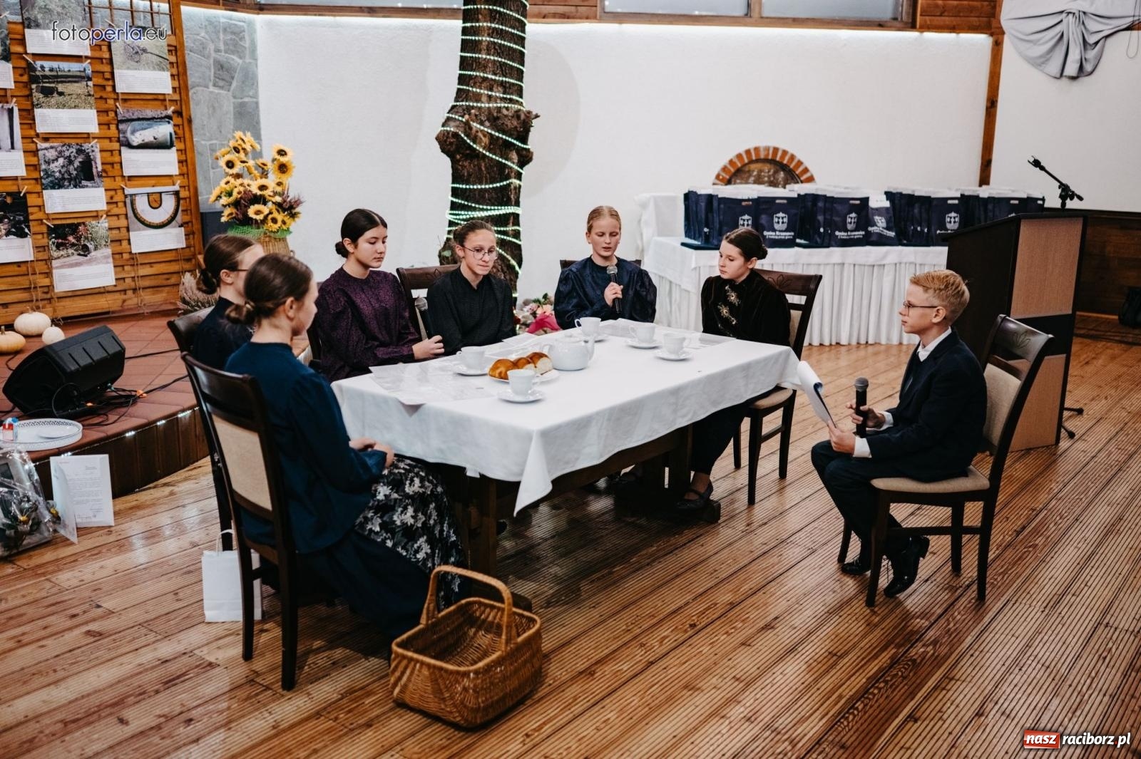 Zdjęcie w galerii na portalu naszraciborz.pl: Skarby przeszłości. Uroczysta gala podsumowująca 760-lecie nadania Krzanowicom praw miejskich wiadomości z regionu