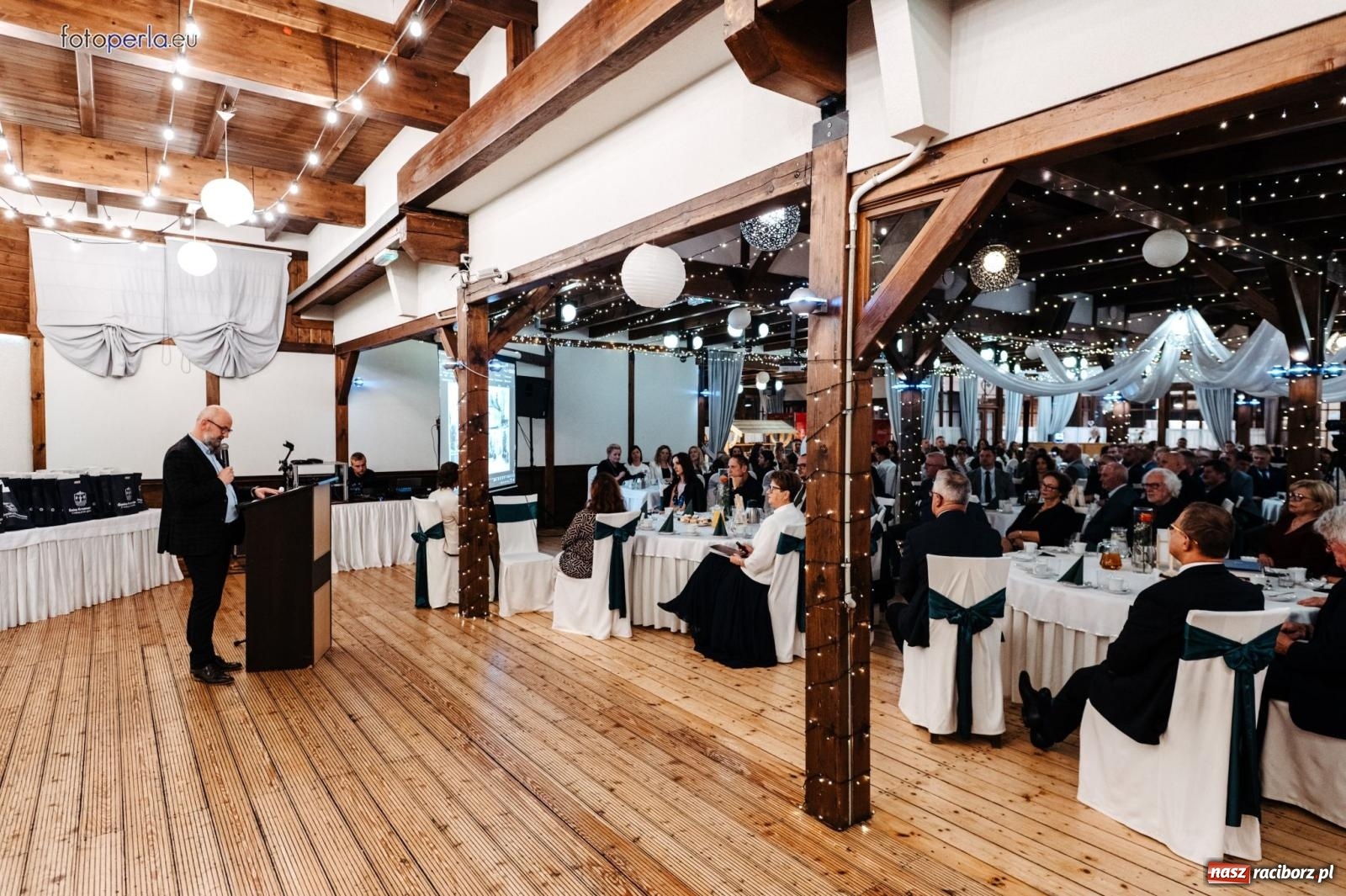 Zdjęcie w galerii na portalu naszraciborz.pl: Skarby przeszłości. Uroczysta gala podsumowująca 760-lecie nadania Krzanowicom praw miejskich wiadomości z regionu