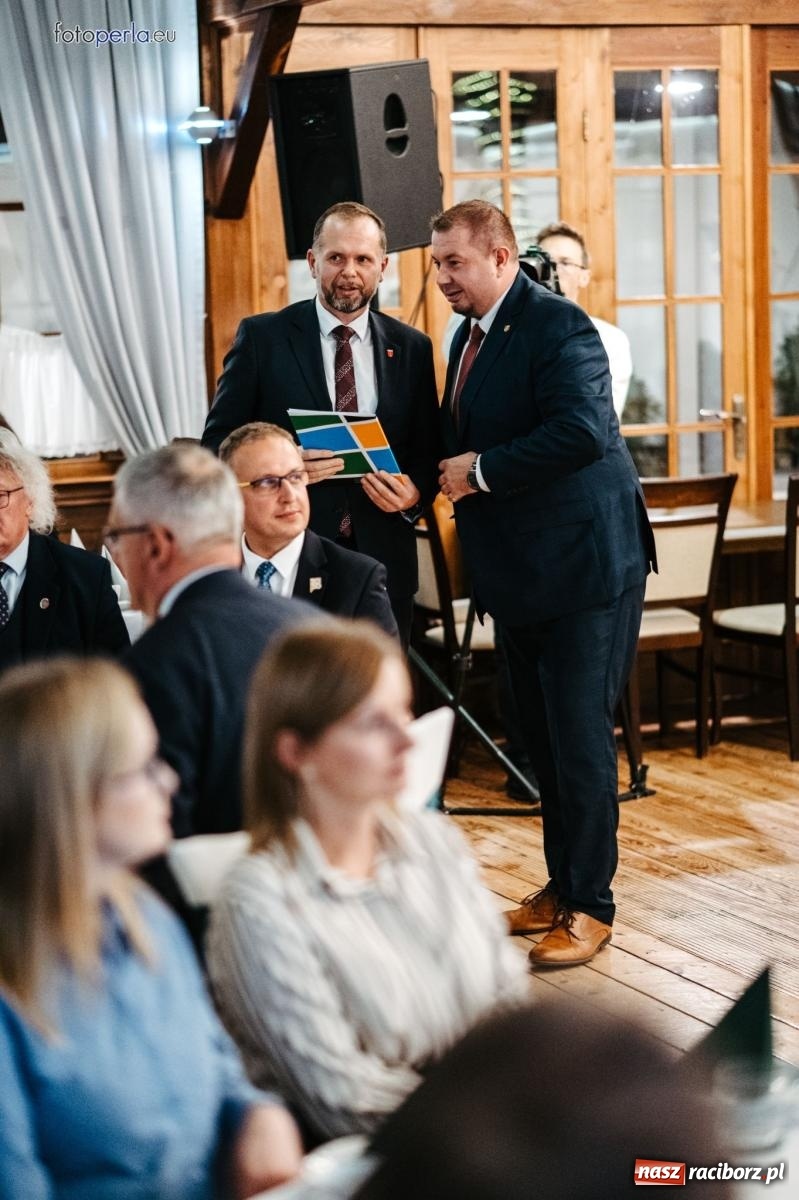 Zdjęcie w galerii na portalu naszraciborz.pl: Skarby przeszłości. Uroczysta gala podsumowująca 760-lecie nadania Krzanowicom praw miejskich wiadomości z regionu