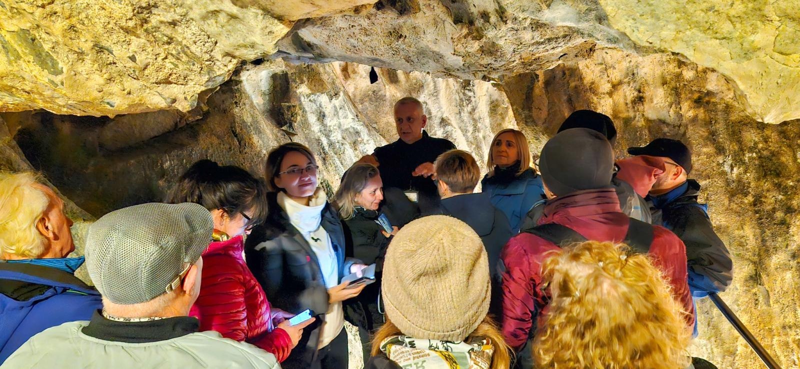 Zdjęcie w galerii na portalu naszraciborz.pl: Wyprawa na Dlouhé Stráne. Raciborzanie odkrywali Jaskinię na Szpiczaku i czeskie uzdrowisko Grafenberg wiadomości z regionu