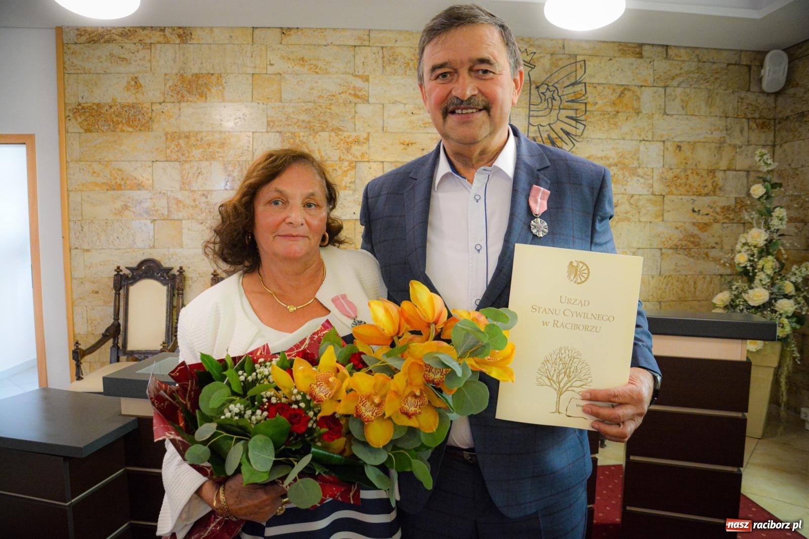 Zdjęcie w galerii na portalu naszraciborz.pl: Złote gody w Raciborzu - osiem par świętowało w USC wiadomości z regionu