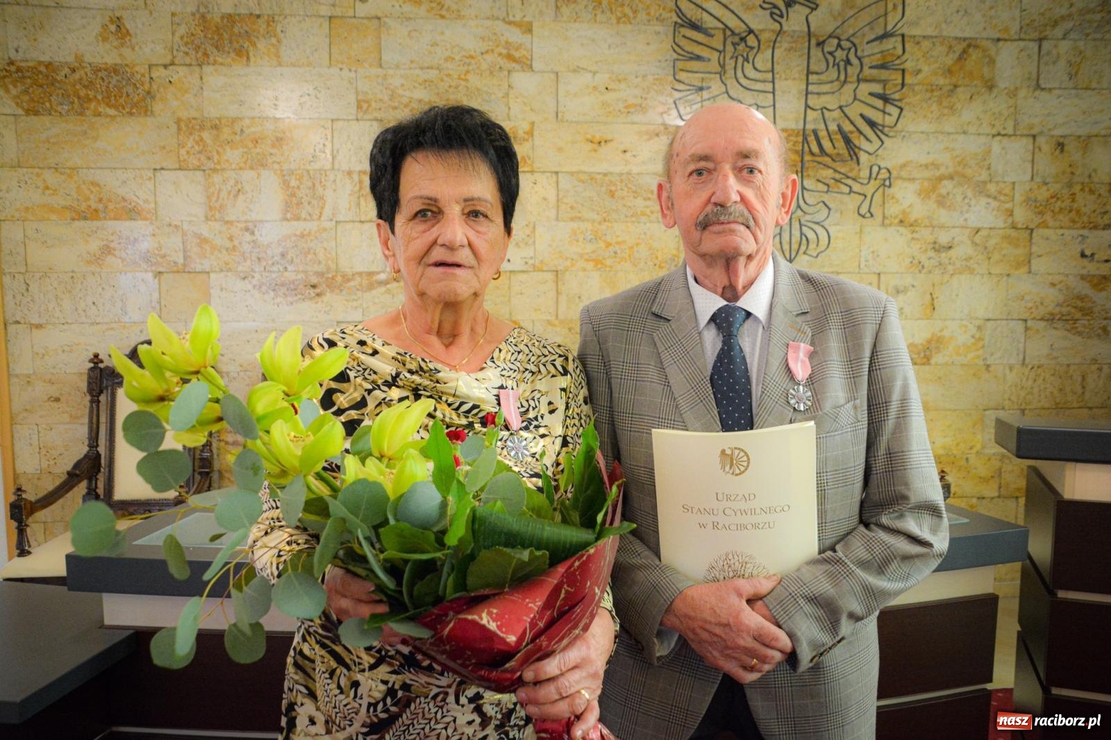 Zdjęcie w galerii na portalu naszraciborz.pl: Złote gody w Raciborzu - osiem par świętowało w USC wiadomości z regionu
