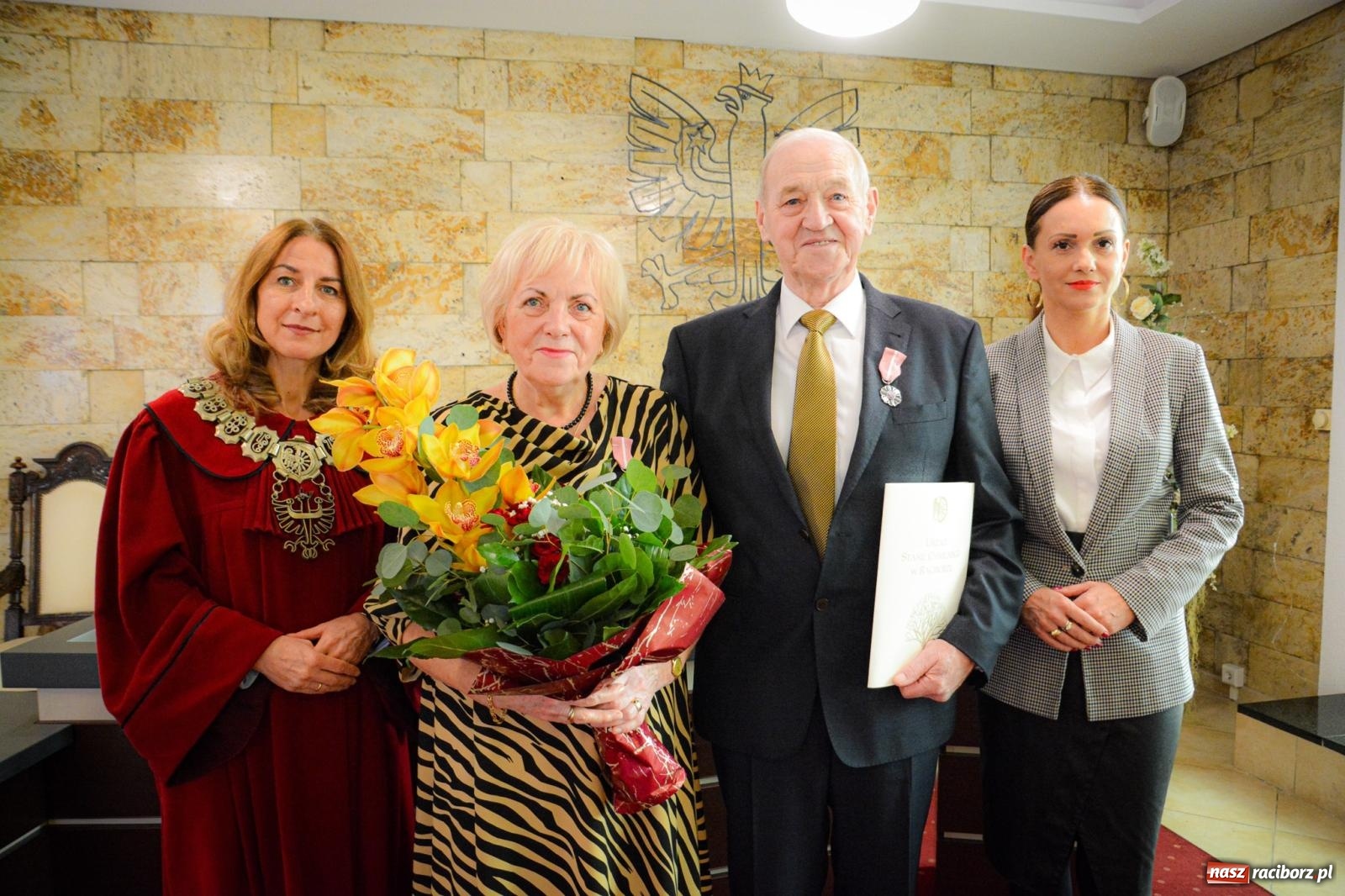 Zdjęcie w galerii na portalu naszraciborz.pl: Złote gody w Raciborzu - osiem par świętowało w USC wiadomości z regionu