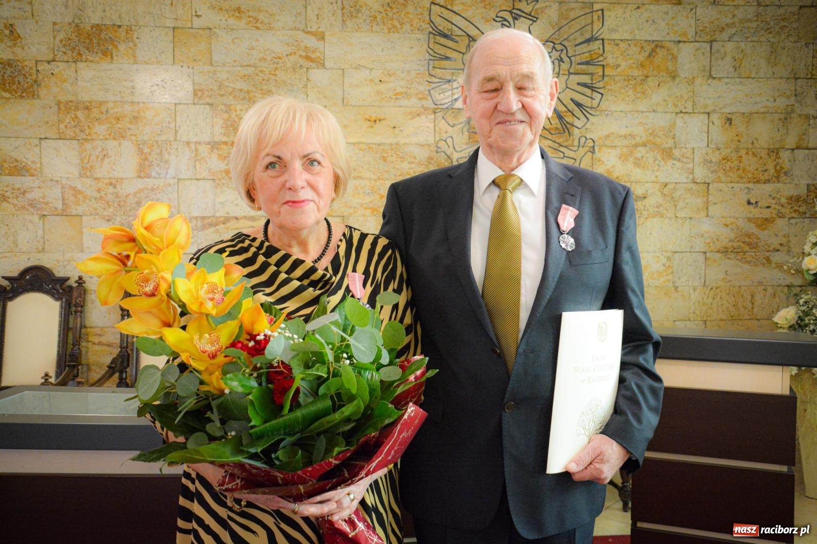 Zdjęcie w galerii na portalu naszraciborz.pl: Złote gody w Raciborzu - osiem par świętowało w USC wiadomości z regionu