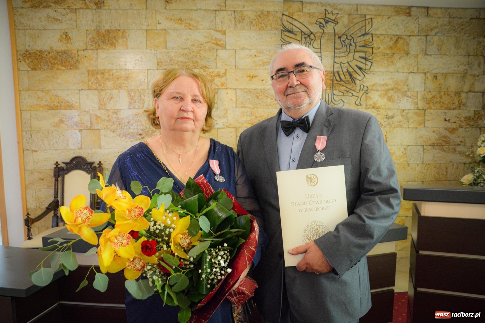 Zdjęcie w galerii na portalu naszraciborz.pl: Złote gody w Raciborzu - osiem par świętowało w USC wiadomości z regionu