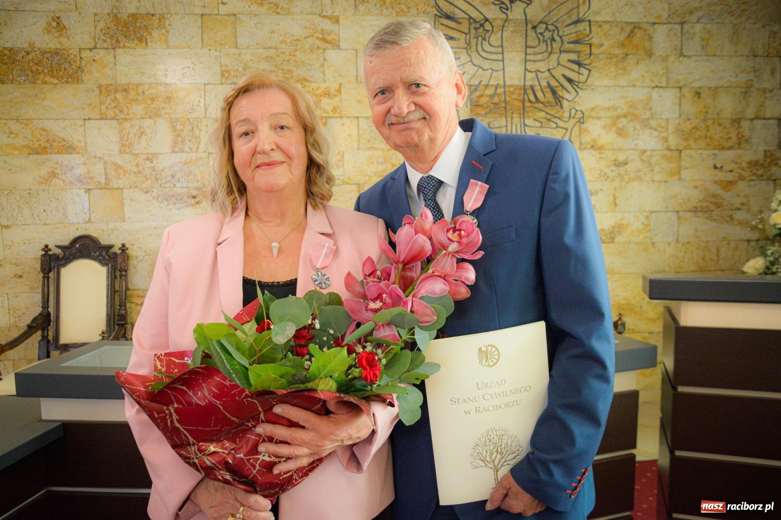 Zdjęcie w galerii na portalu naszraciborz.pl: Złote gody w Raciborzu - osiem par świętowało w USC wiadomości z regionu
