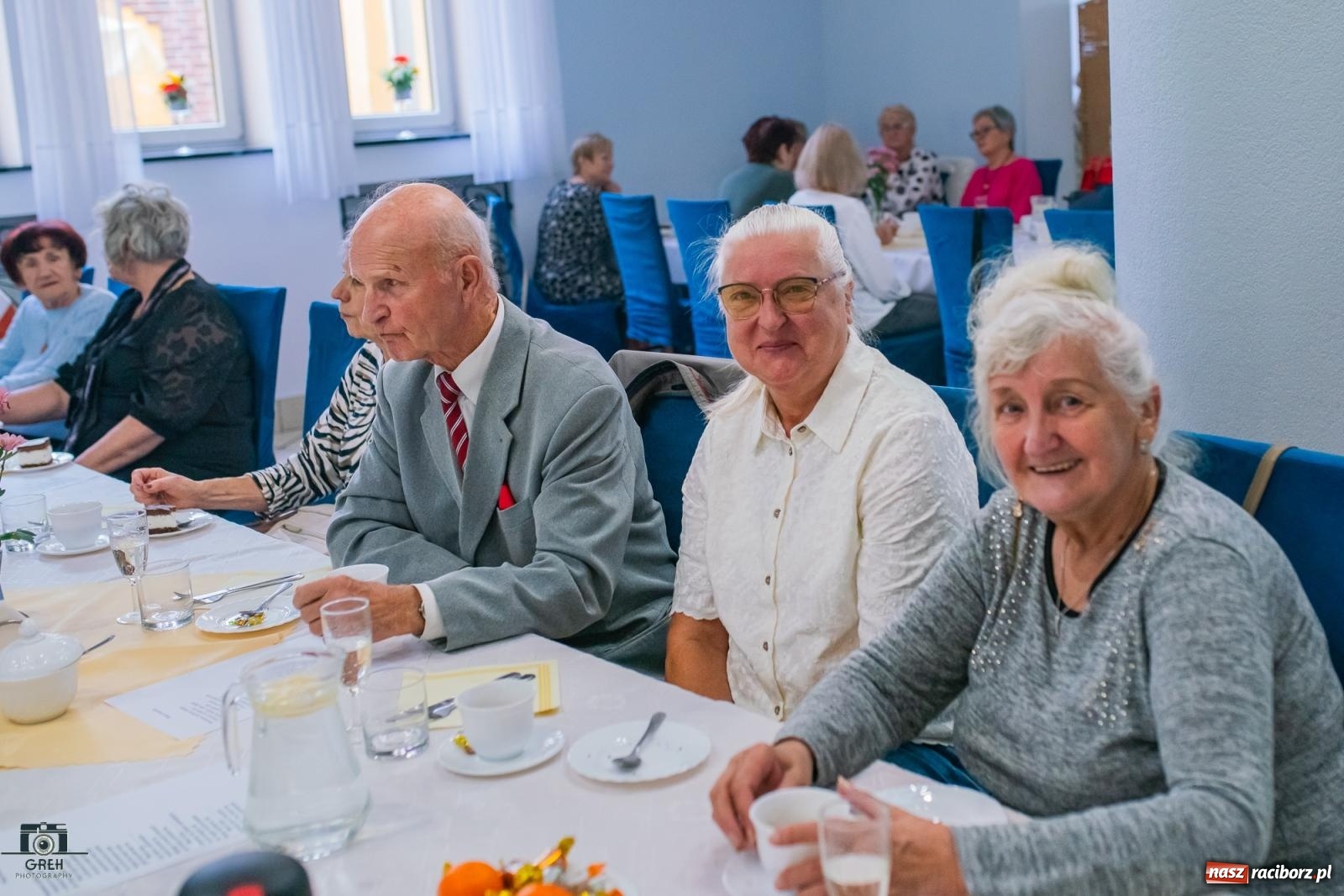 Zdjęcie w galerii na portalu naszraciborz.pl: Emeryci świętowali w restauracji Raciborska. Dla seniorów zaśpiewał finalista The Voice Kids [FOTO i WIDEO] wiadomości z regionu
