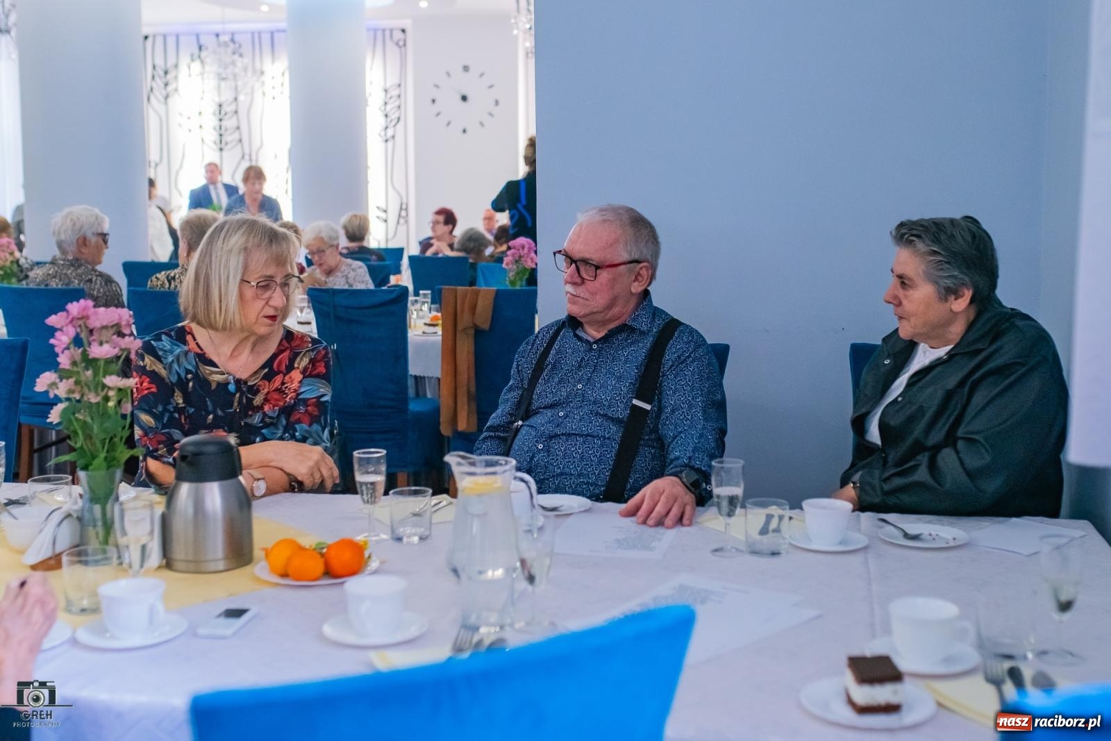 Zdjęcie w galerii na portalu naszraciborz.pl: Emeryci świętowali w restauracji Raciborska. Dla seniorów zaśpiewał finalista The Voice Kids [FOTO i WIDEO] wiadomości z regionu