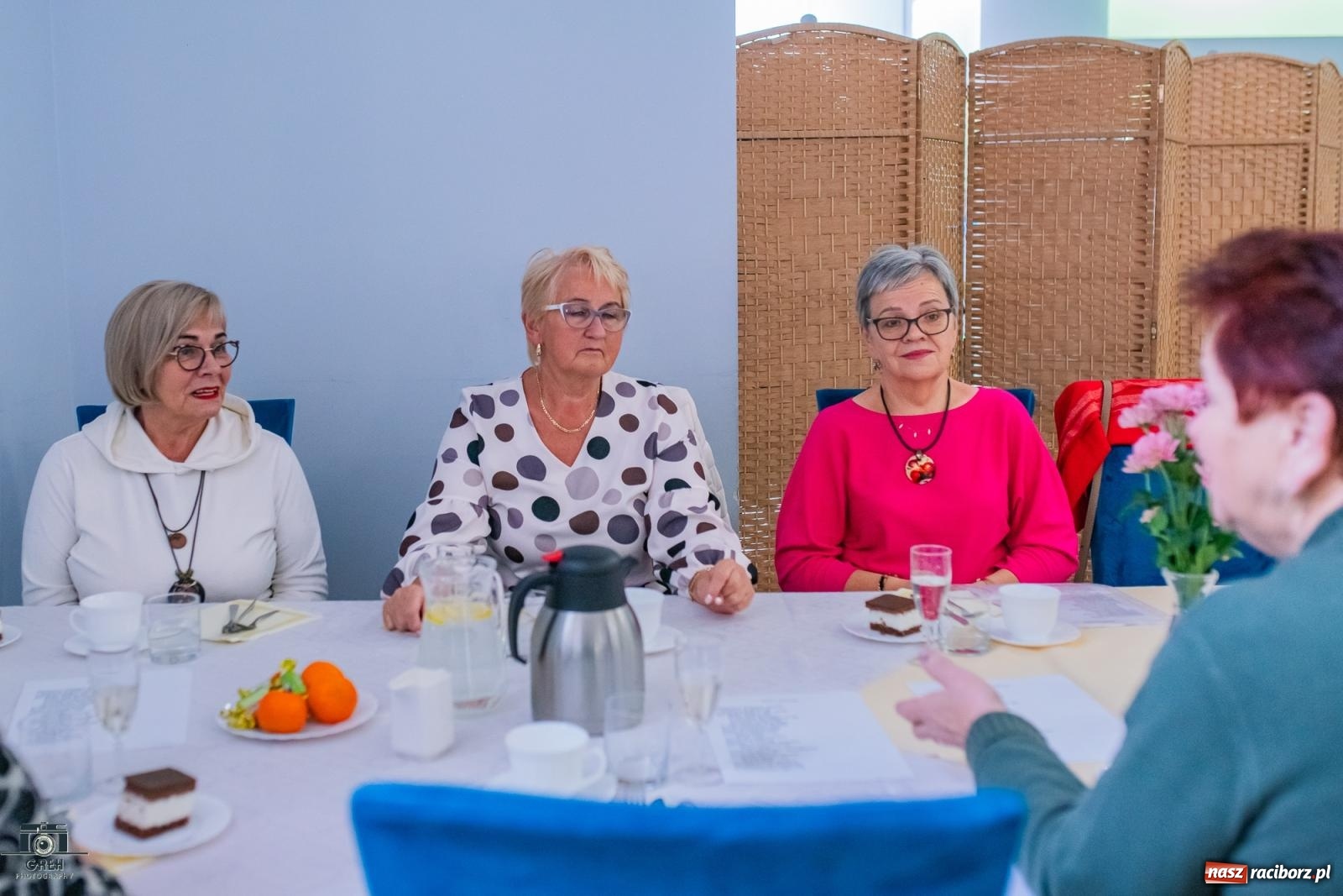 Zdjęcie w galerii na portalu naszraciborz.pl: Emeryci świętowali w restauracji Raciborska. Dla seniorów zaśpiewał finalista The Voice Kids [FOTO i WIDEO] wiadomości z regionu