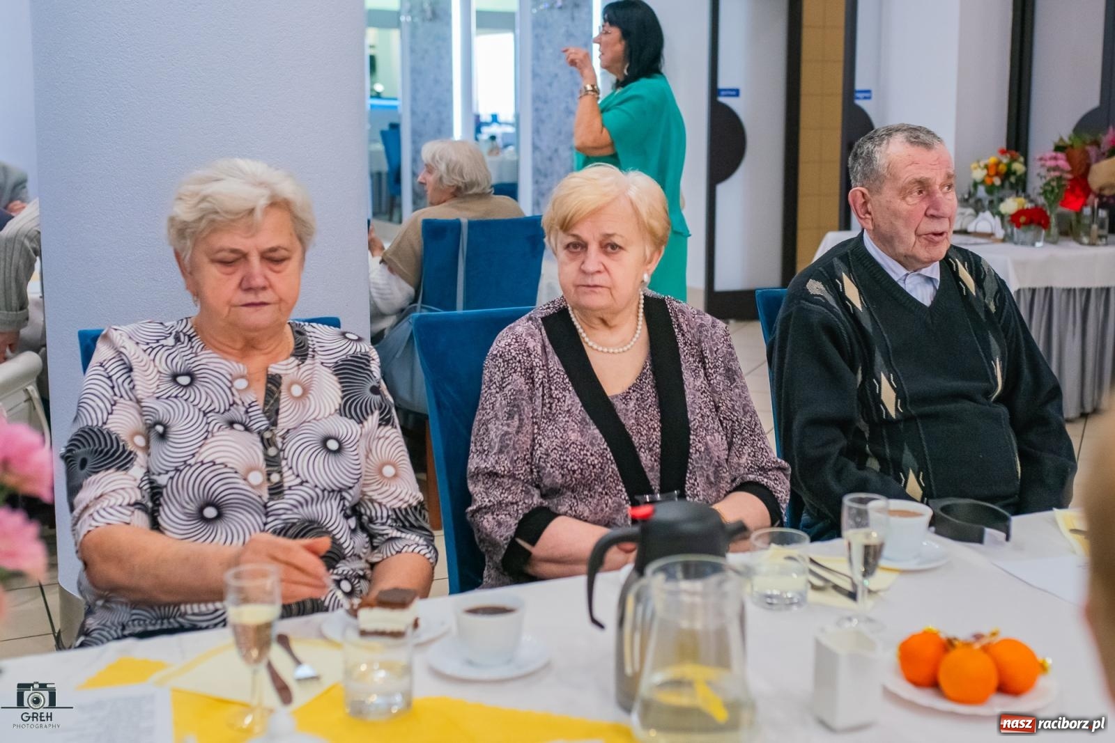 Zdjęcie w galerii na portalu naszraciborz.pl: Emeryci świętowali w restauracji Raciborska. Dla seniorów zaśpiewał finalista The Voice Kids [FOTO i WIDEO] wiadomości z regionu