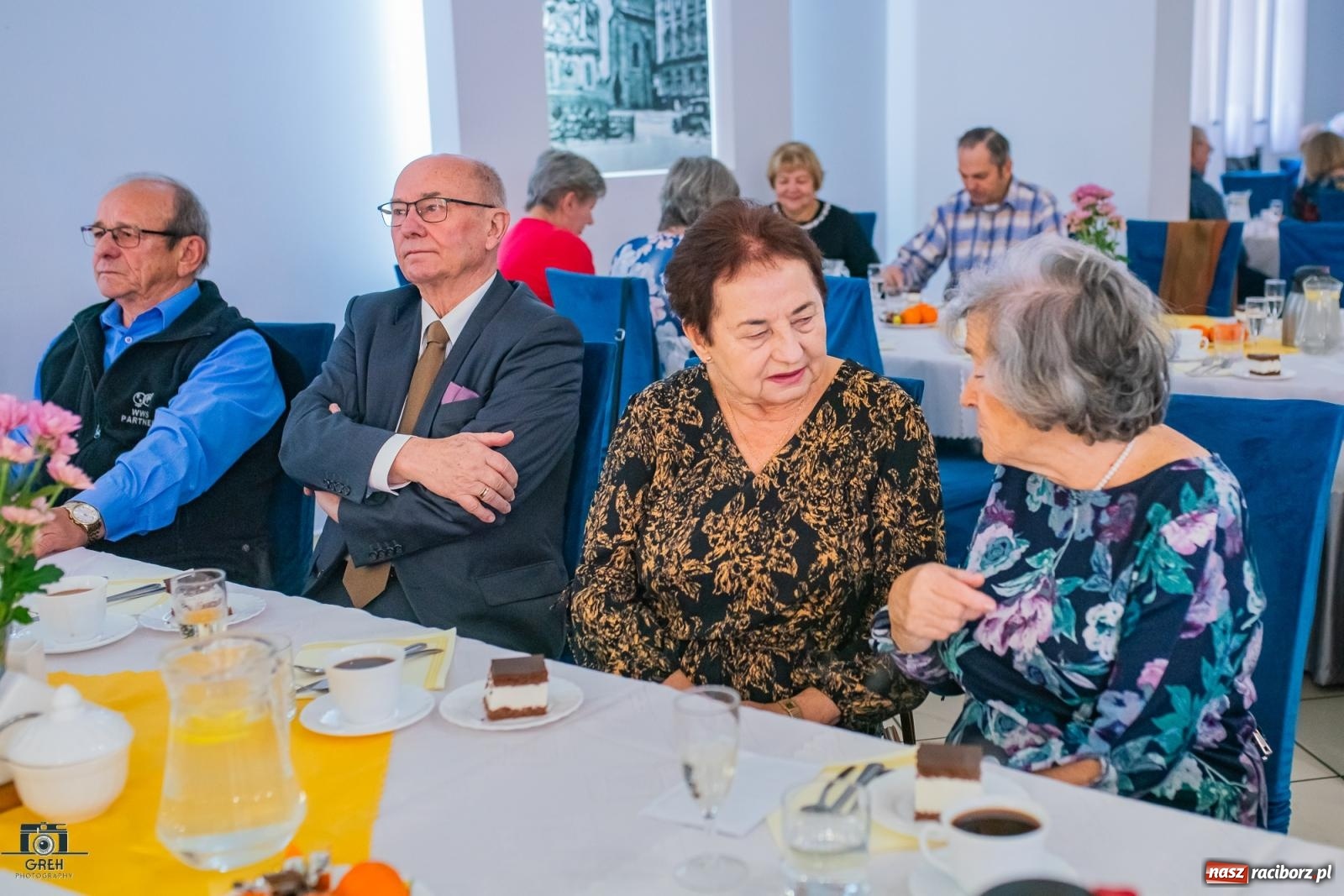 Zdjęcie w galerii na portalu naszraciborz.pl: Emeryci świętowali w restauracji Raciborska. Dla seniorów zaśpiewał finalista The Voice Kids [FOTO i WIDEO] wiadomości z regionu